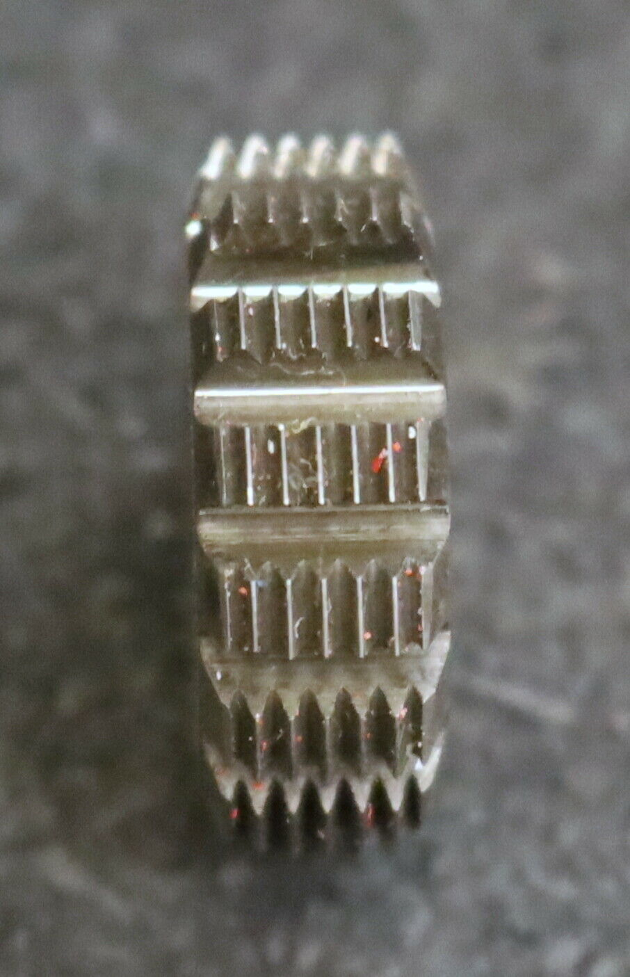 MIKRON Wälzfräser No. 31939 - Ø24x8xØ8mm 1gg. Rechts 15 Spanuten