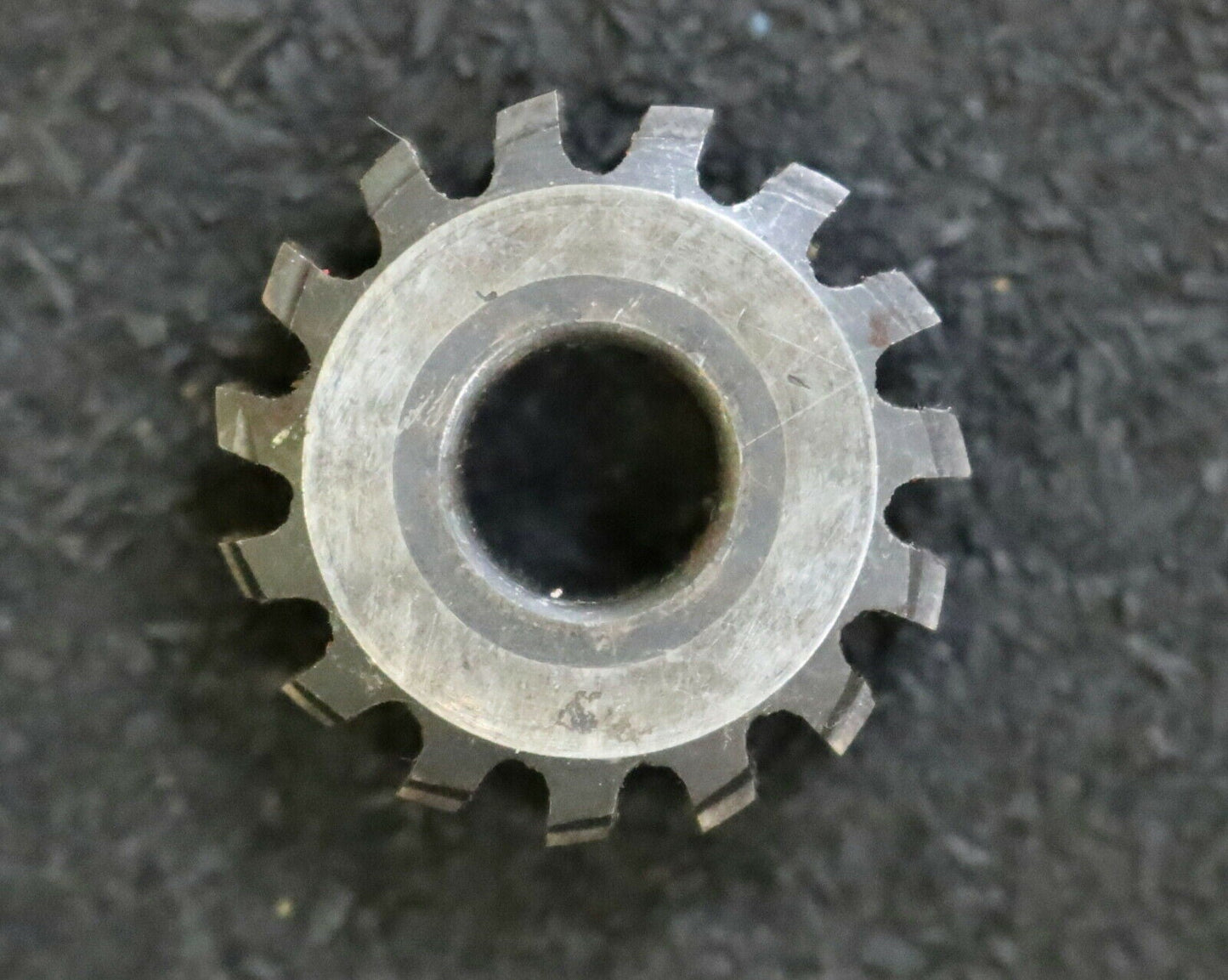 MIKRON Wälzfräser No. 31714 - Ø24x8xØ8mm 1gg. Rechts 15 Spanuten