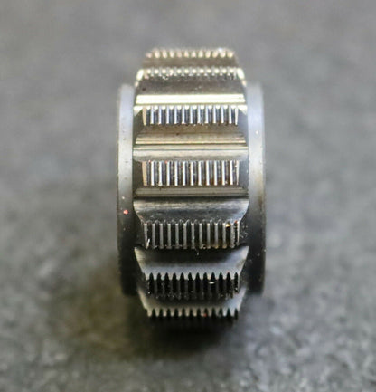 MIKRON Wälzfräser No. 61127 - Ø30x15xØ8mm 1gg. Rechts 15 Spanuten