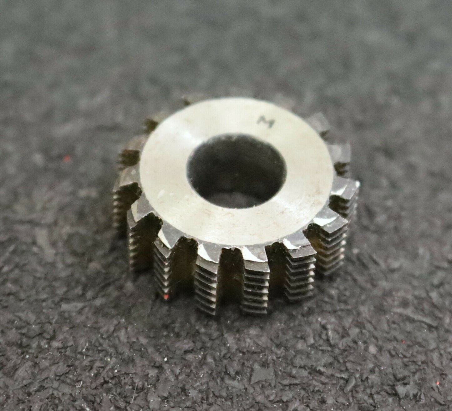 MIKRON Wälzfräser No. 13646 - Ø22x8xØ8mm 1gg. Rechts 15 Spanuten
