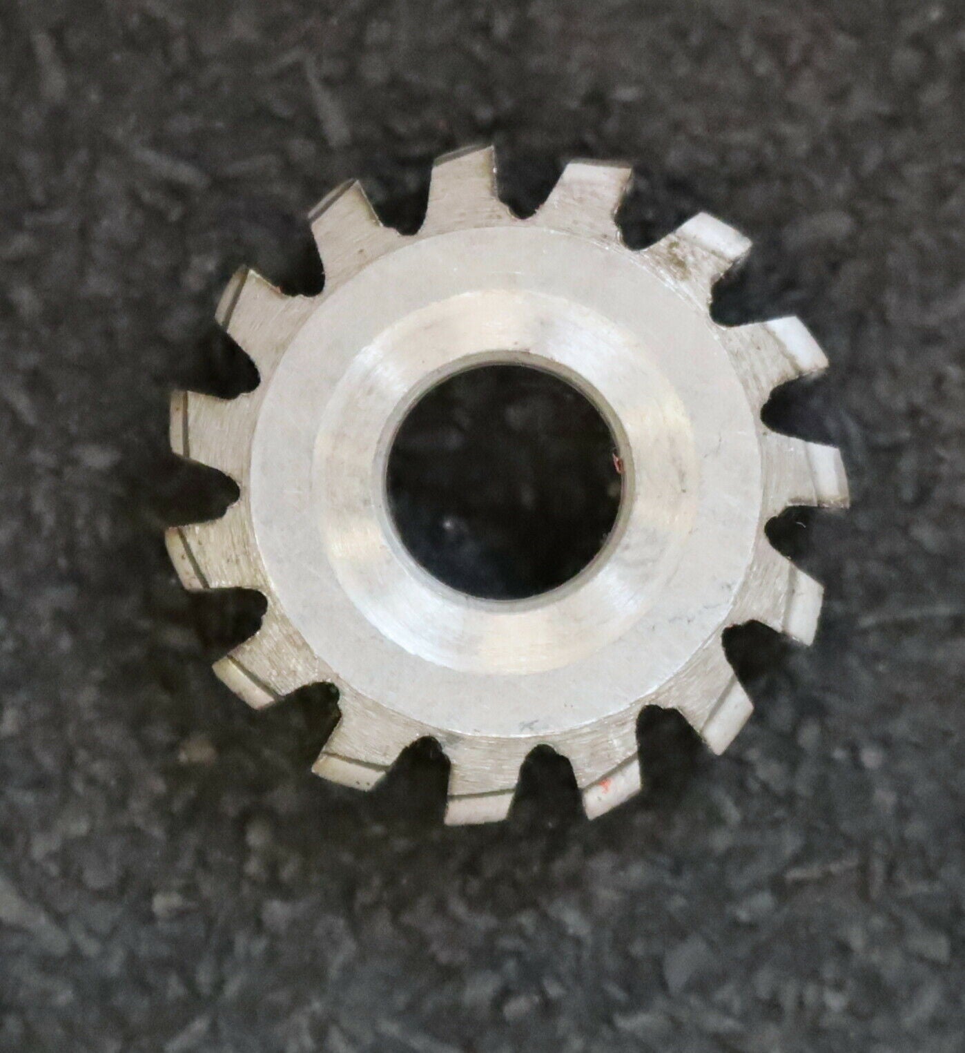 MIKRON Wälzfräser No. 30686 - Ø24x8xØ8mm 1gg. Rechts 15 Spanuten