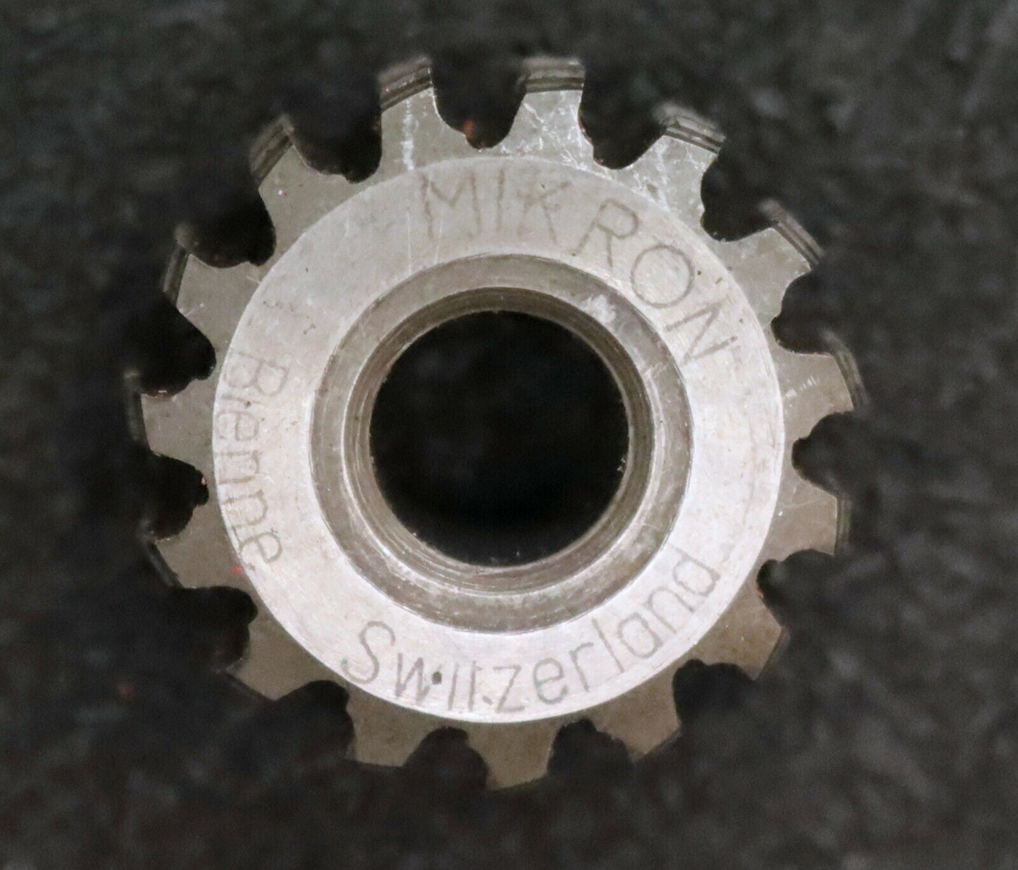 MIKRON Wälzfräser No. 68086 - Ø24x10xØ8mm 1gg. Rechts 15 Spanuten