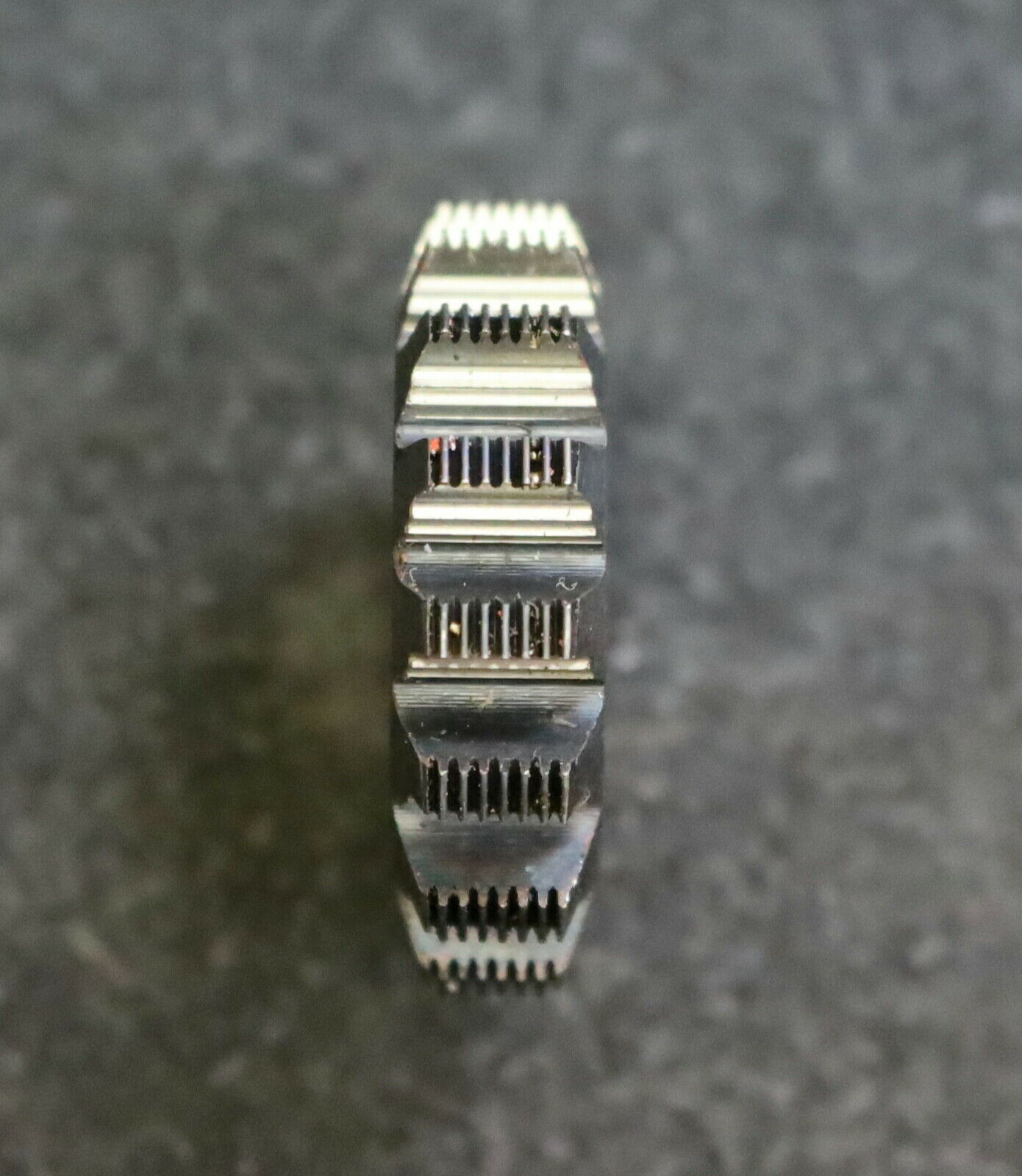 MIKRON Wälzfräser No. 43308 - Ø32x8xØ8mm 1gg. Rechts 15 Spanuten