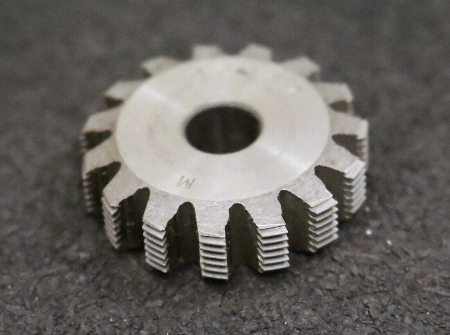 MIKRON Wälzfräser No. 42387 - Ø32x9xØ8mm 1gg. Rechts 15 Spanuten