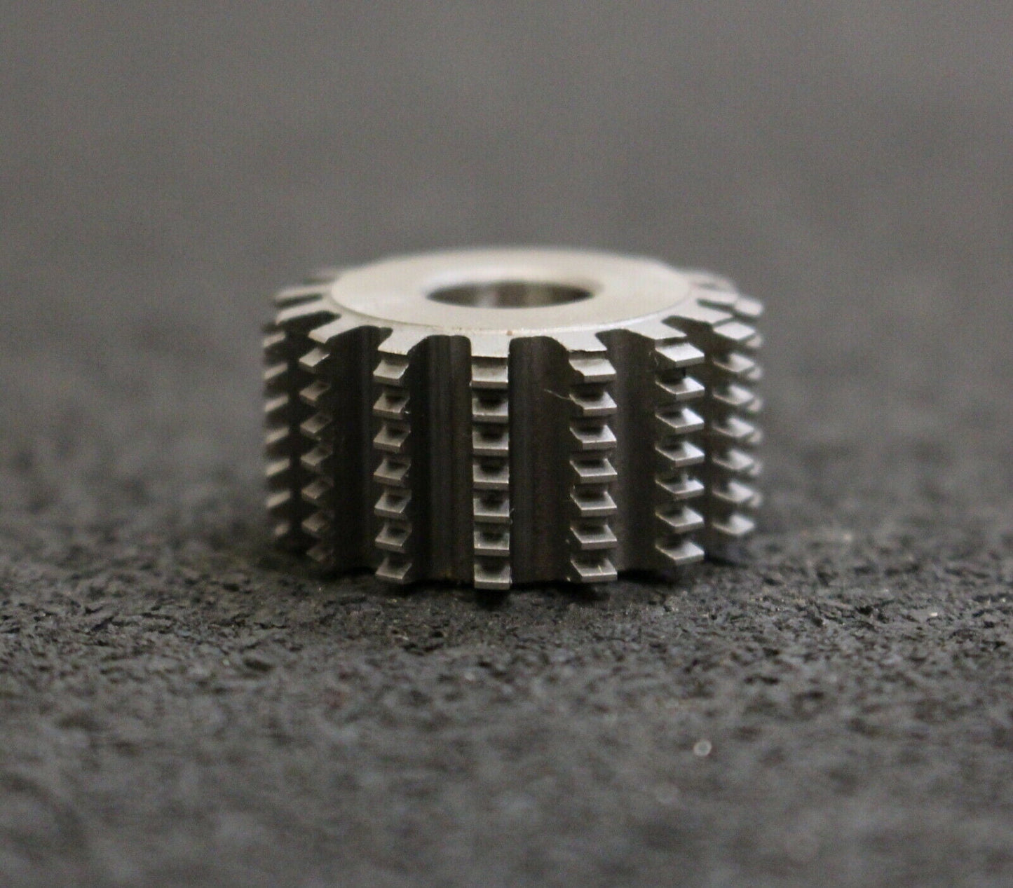 KÖPFER Vollstahl-Wälzfräser m= 0,5mm 20° EGW 1gg. rechts 15 Spannuten 24x12x8mm