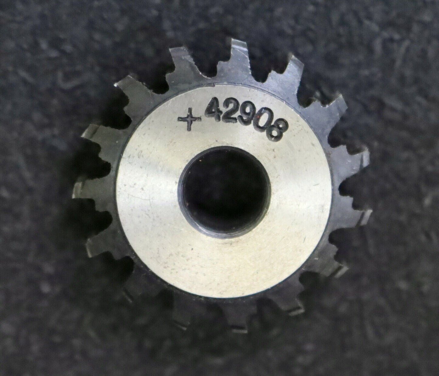 MIKRON Wälzfräser No. 42908 - Ø31x10xØ8mm 1gg. Rechts 15 Spanuten
