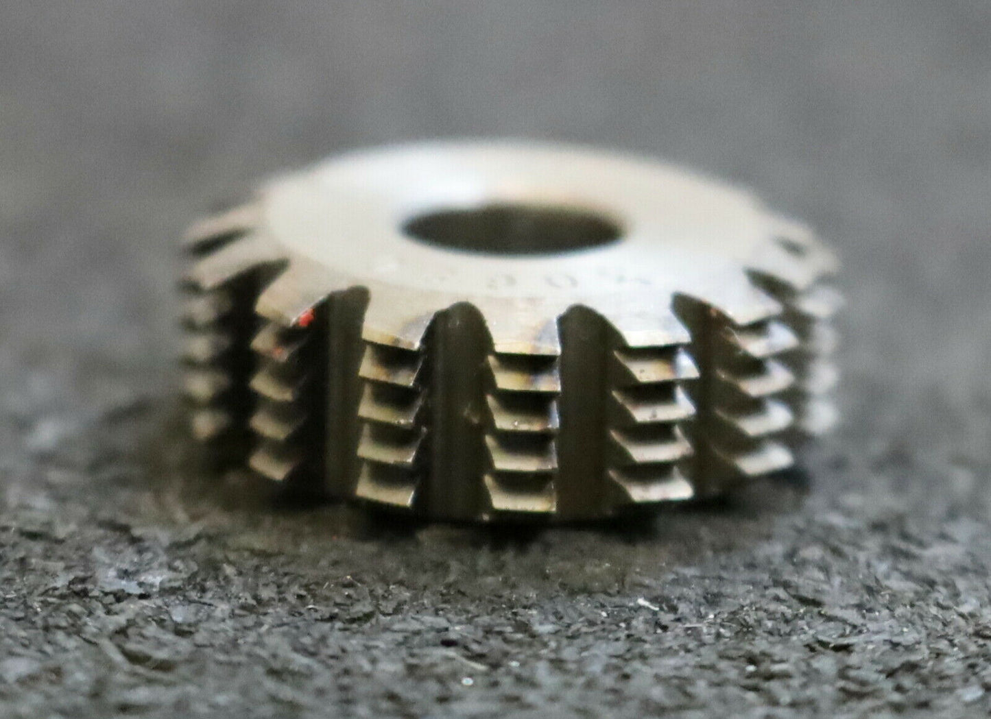MIKRON Wälzfräser No. 30686 - Ø24x8xØ8mm 1gg. Rechts 15 Spanuten