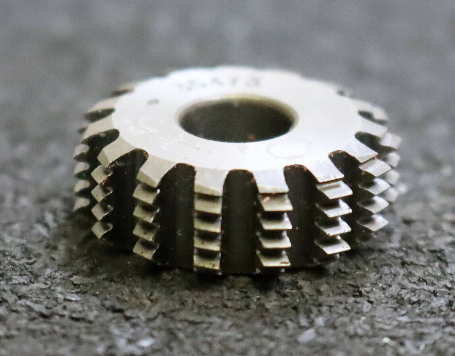 MIKRON Wälzfräser No. 35473 - Ø24x8xØ8mm 1gg. Rechts 15 Spanuten