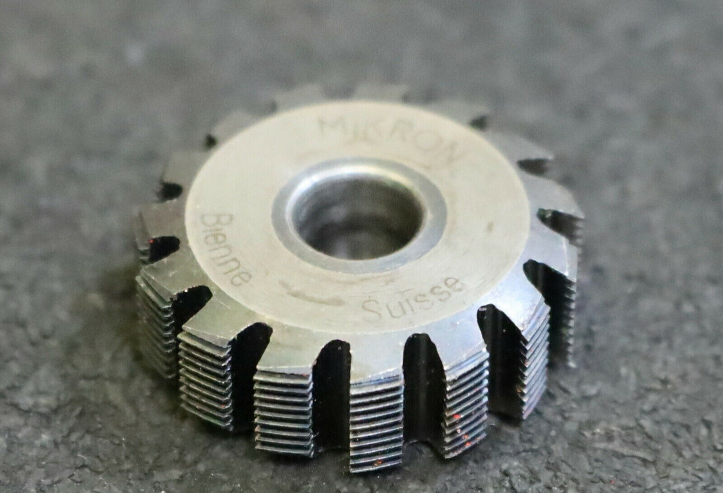 MIKRON Wälzfräser No. 74403 - Ø30x10xØ8mm 1gg. Rechts 15 Spanuten