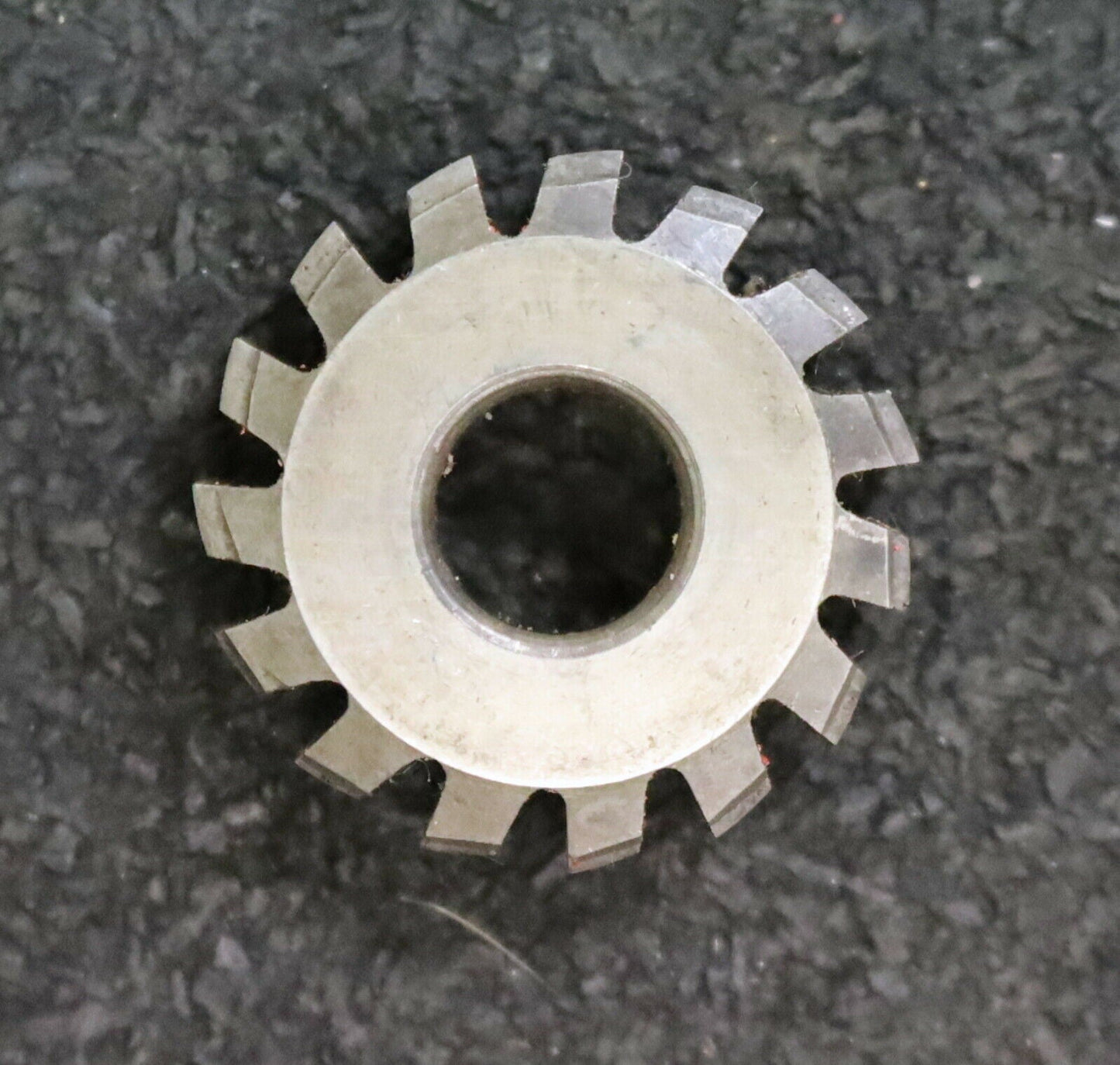 MIKRON Wälzfräser No. 31939 - Ø24x8xØ8mm 1gg. Rechts 15 Spanuten