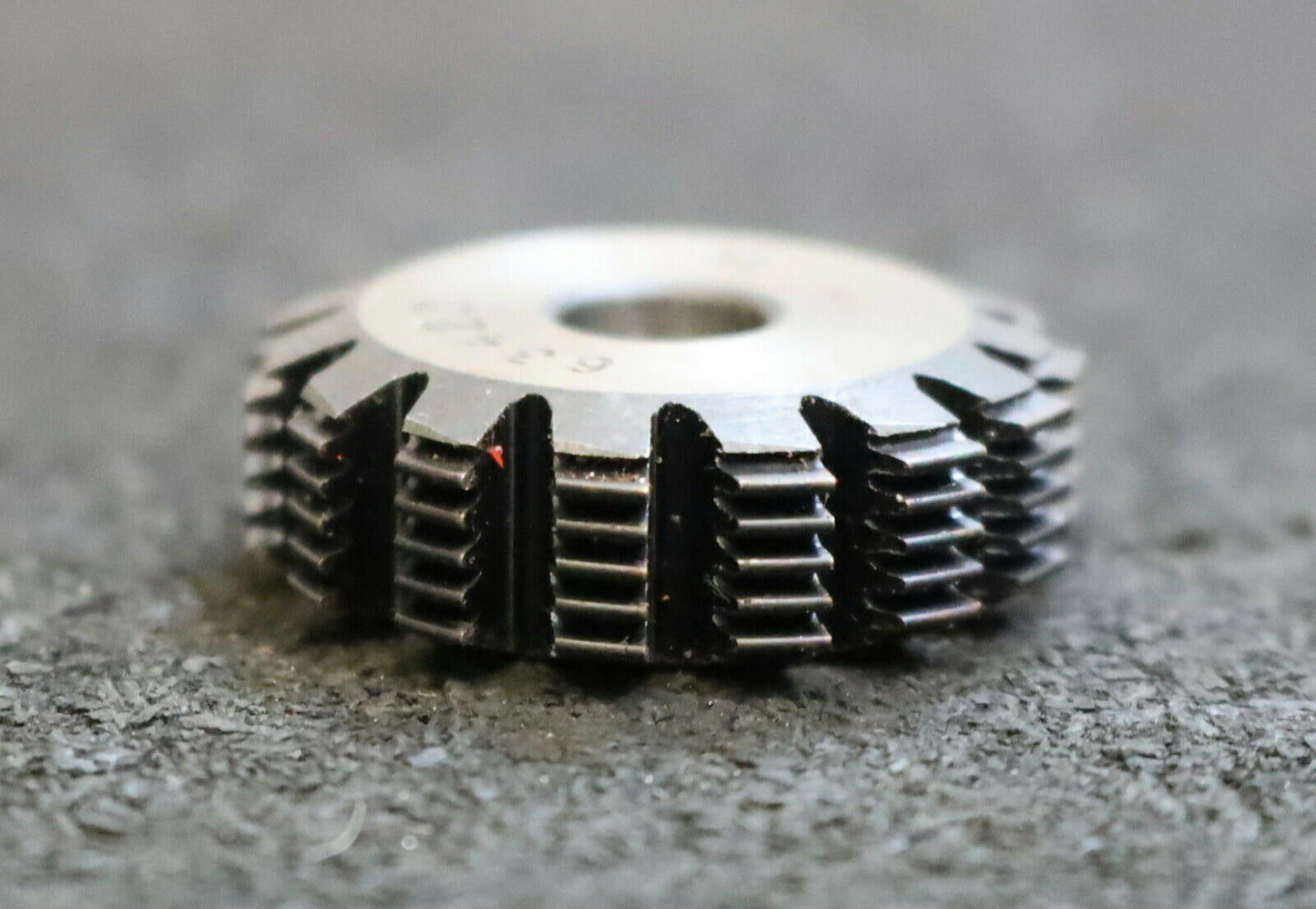 MIKRON Wälzfräser No. 63423 - Ø32x10xØ8mm 1gg. Rechts 15 Spanuten