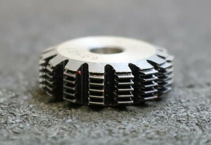 MIKRON Wälzfräser No. 63423 - Ø32x10xØ8mm 1gg. Rechts 15 Spanuten