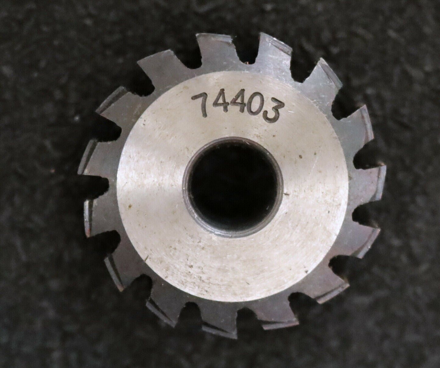 MIKRON Wälzfräser No. 74403 - Ø30x10xØ8mm 1gg. Rechts 15 Spanuten