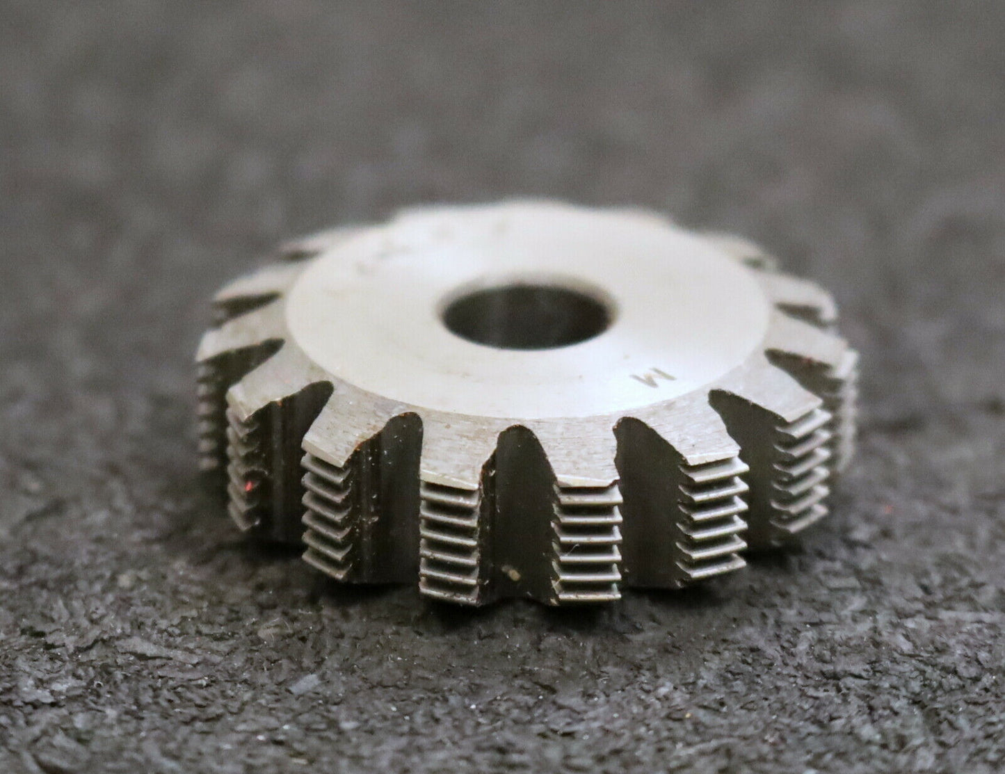 MIKRON Wälzfräser No. 42387 - Ø32x9xØ8mm 1gg. Rechts 15 Spanuten