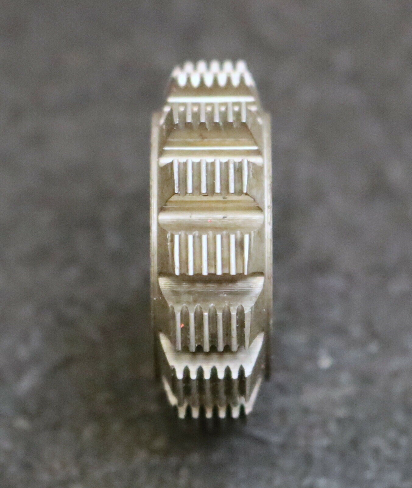MIKRON Wälzfräser No. 58187 - Ø32x10xØ8mm 1gg. Rechts 15 Spanuten