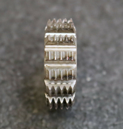 MIKRON Wälzfräser No. 30686 - Ø24x8xØ8mm 1gg. Rechts 15 Spanuten