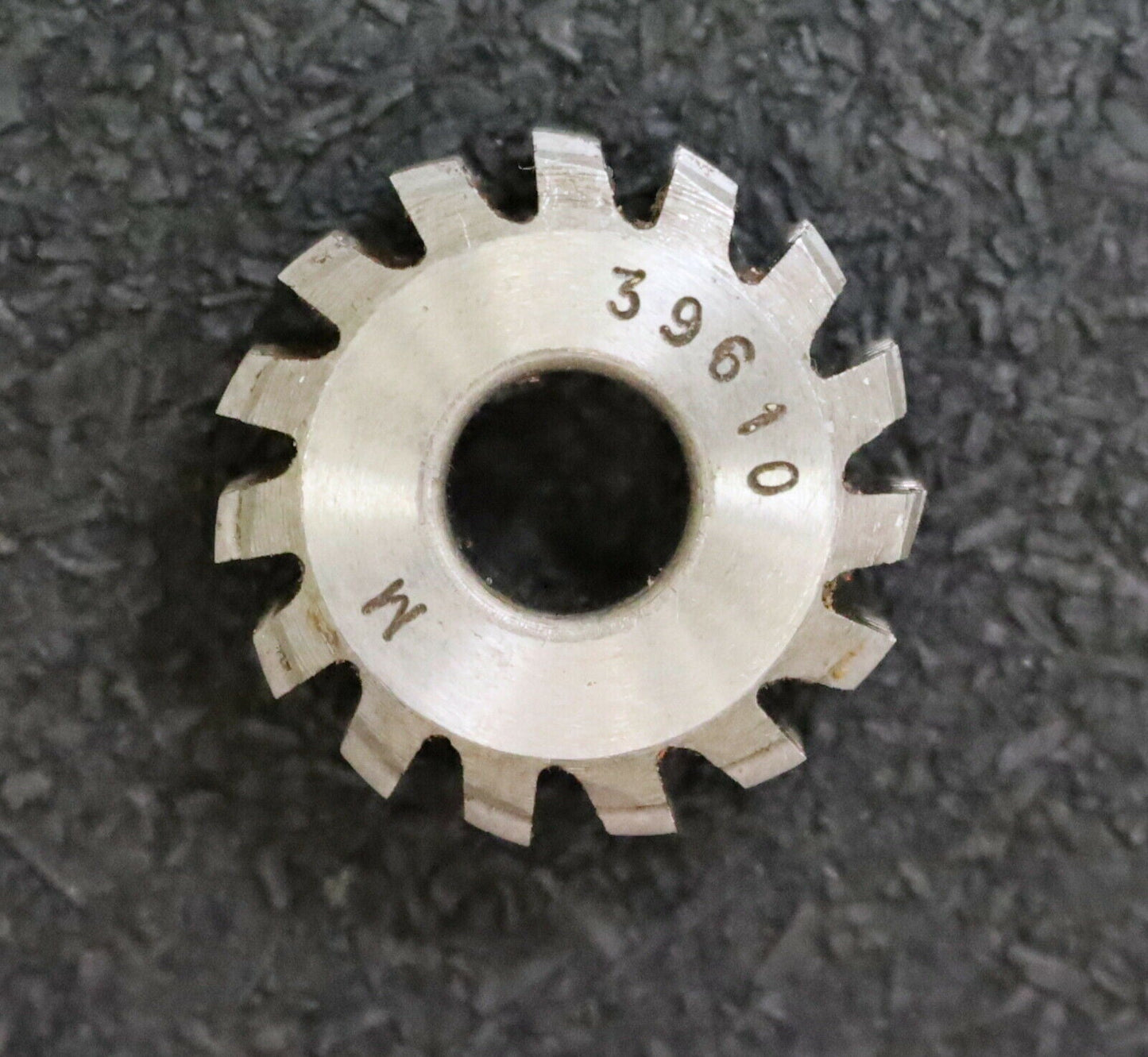 MIKRON Wälzfräser No. 39610 - Ø24x8xØ8mm 1gg. Rechts 15 Spanuten