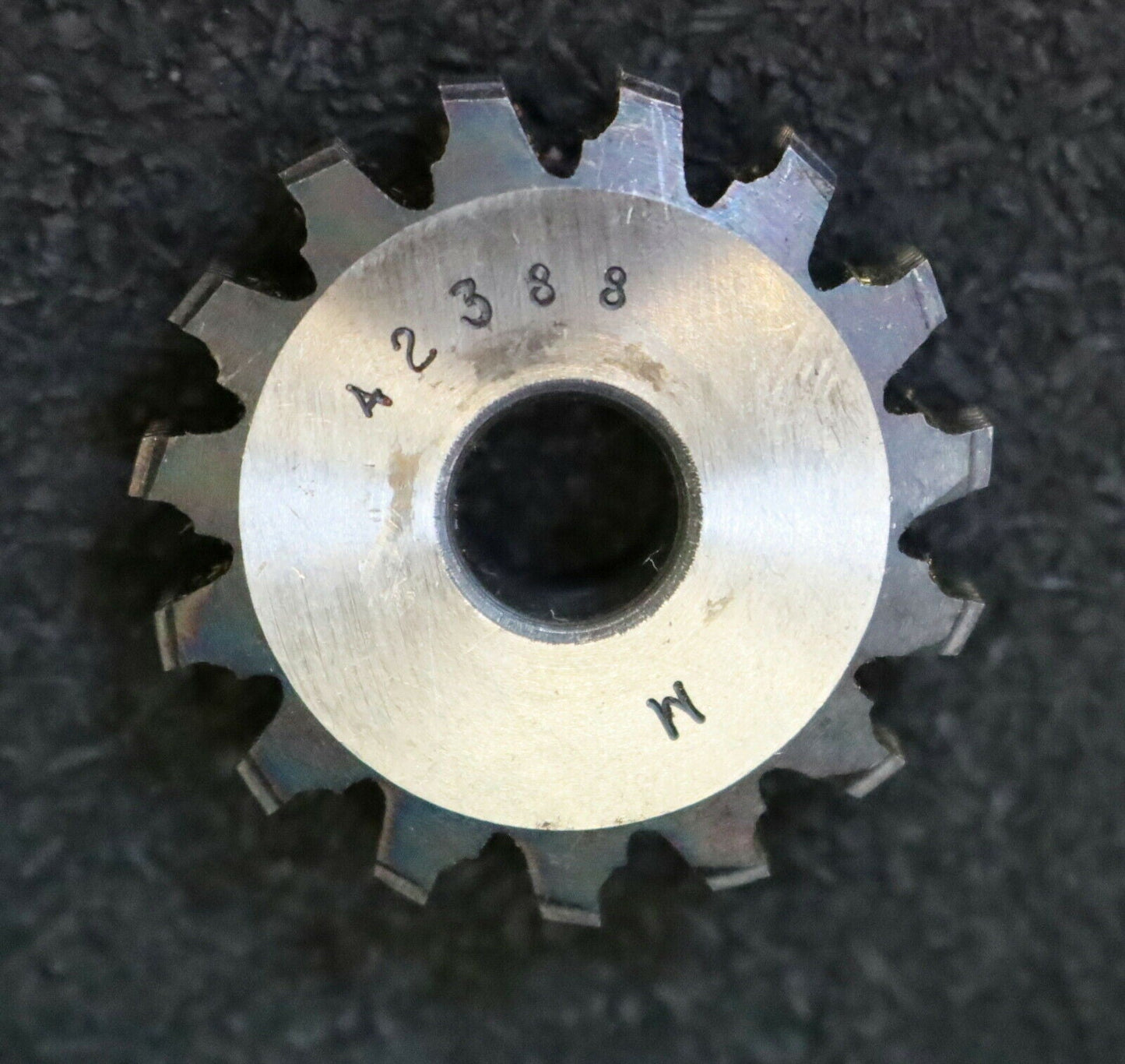 MIKRON Wälzfräser No. 42388 - Ø32x8xØ8mm 1gg. Rechts 15 Spanuten