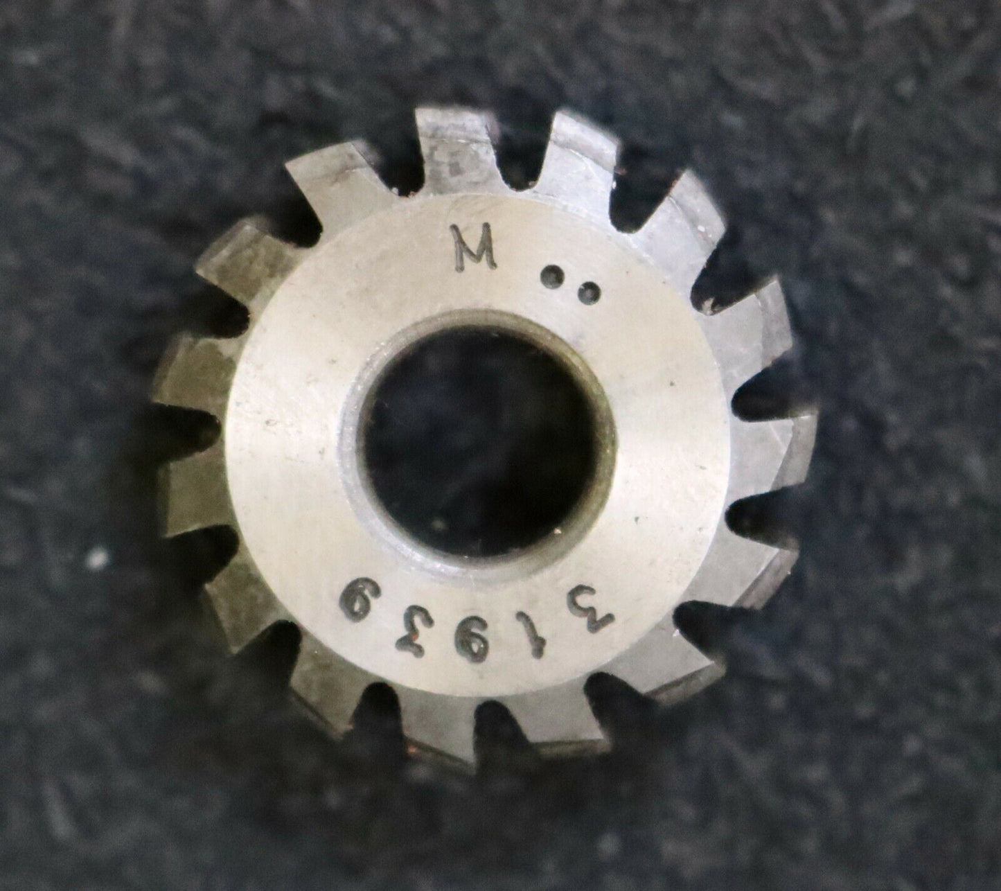 MIKRON Wälzfräser No. 31939 - Ø24x8xØ8mm 1gg. Rechts 15 Spanuten