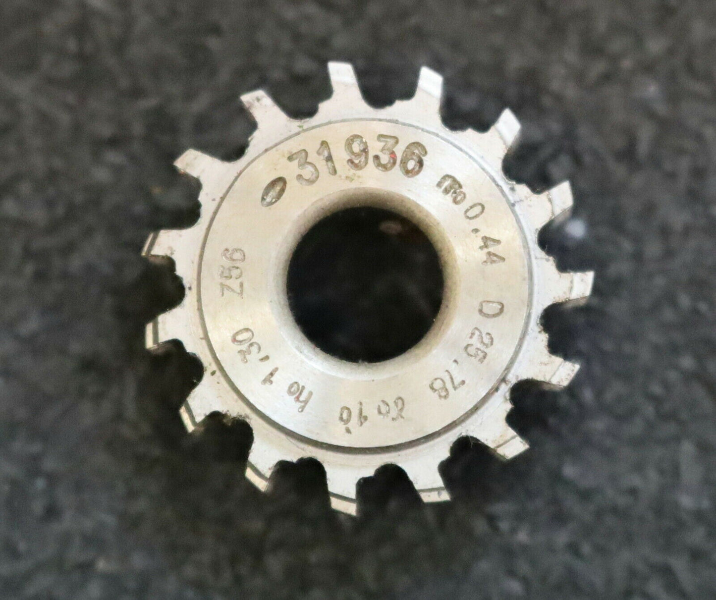 MIKRON Vollstahl-Wälzfräser No. 31936 m= 0,44 ho= 1,30 D25,78 Z56 - Ø24x10xØ8mm