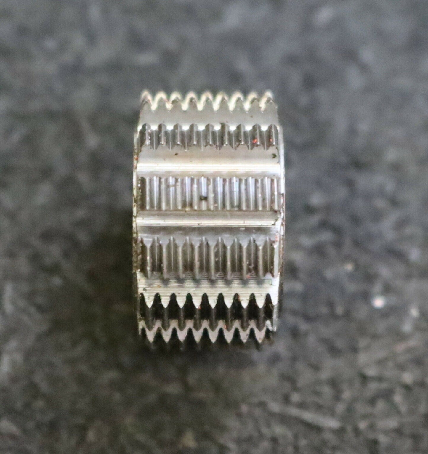 SCHNYDER Wälzfräser No. 21135 3,33-8 h0= 0,925 - Ø18x 10xØ8mm 1gg. Rechts
