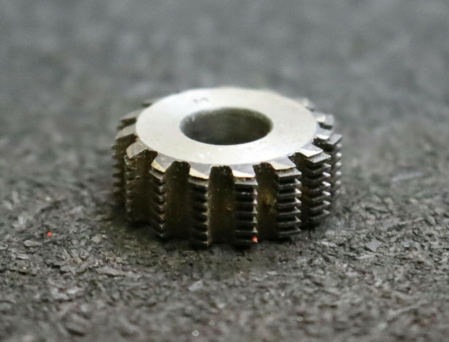 MIKRON Wälzfräser No. 13646 - Ø22x8xØ8mm 1gg. Rechts 15 Spanuten