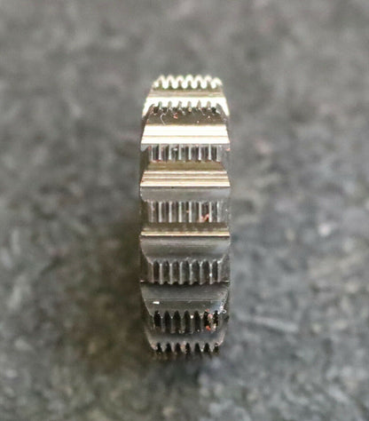MIKRON Wälzfräser No. 37005 - Ø23x8xØ8mm 1gg. Rechts 15 Spanuten