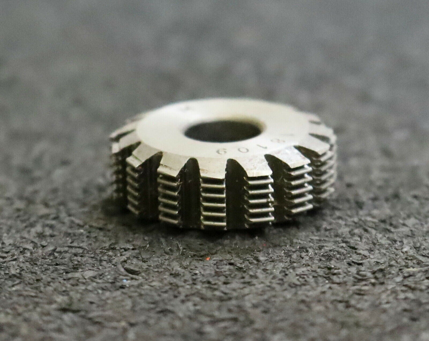 MIKRON Zykloid-Wälzfräser No. 18109 - Ø24x8xØ8mm 1gg. Rechts 15 Spanuten