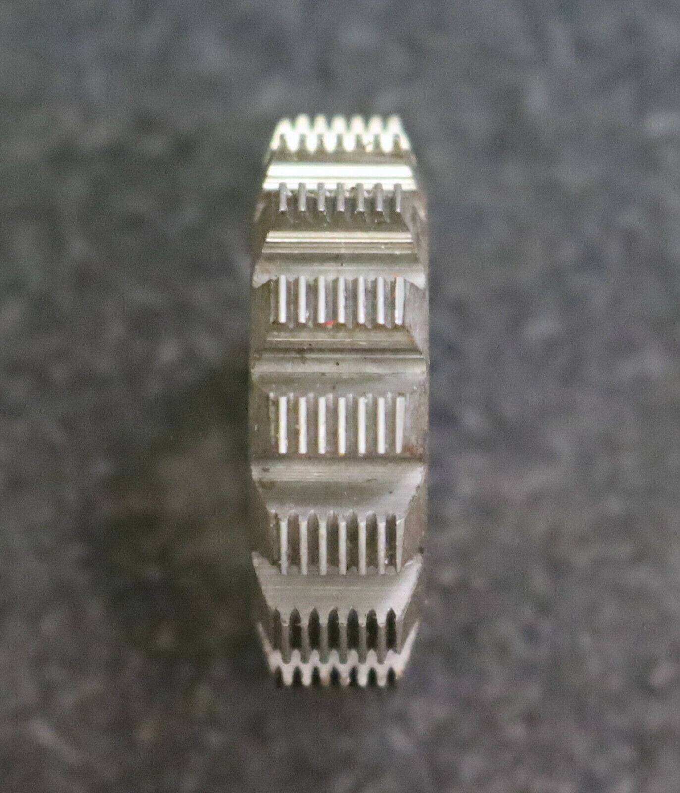 MIKRON Wälzfräser No. 42387 - Ø32x9xØ8mm 1gg. Rechts 15 Spanuten