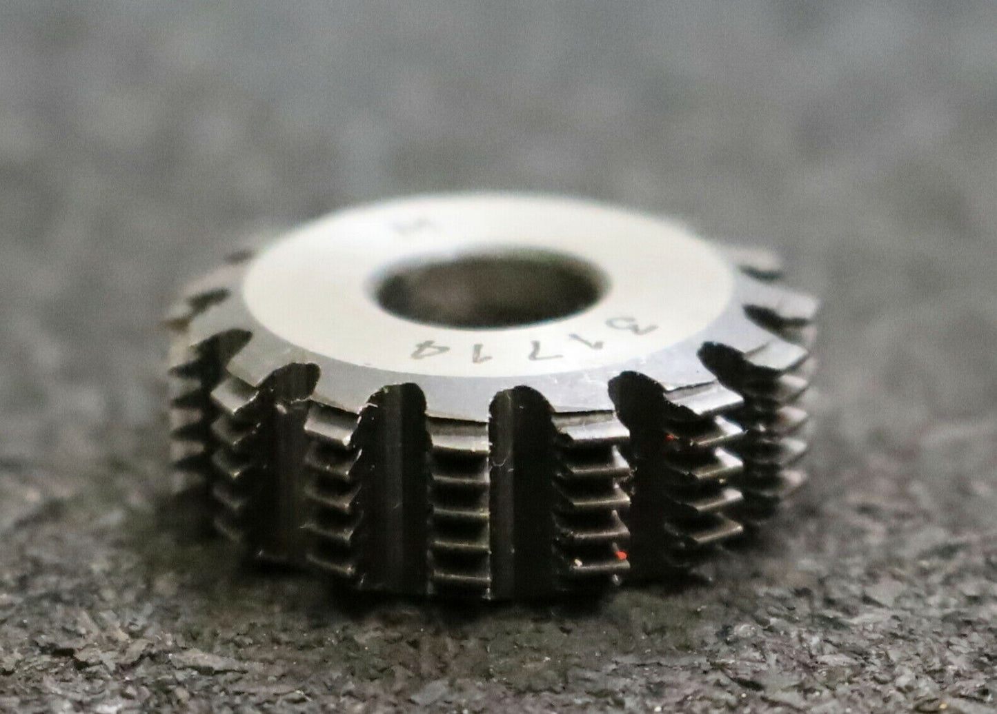 MIKRON Wälzfräser No. 31714 - Ø24x8xØ8mm 1gg. Rechts 15 Spanuten