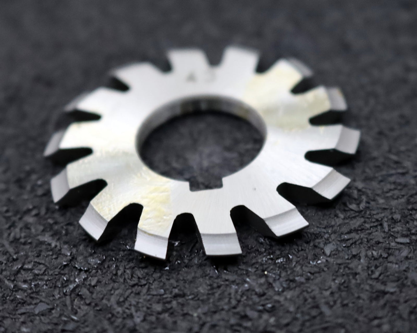 Bild des Artikels PWS-Zahnformfräser-m=-0,7-20°-EGW-No.-6-für-35x54-Zähne-14-Spannuten-40x3x16mm