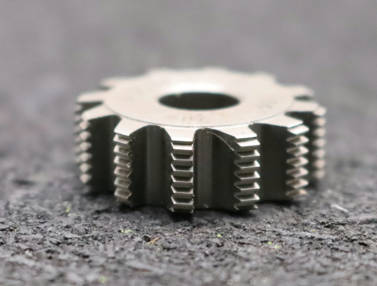 Bild des Artikels IMS-Vollstahl-Wälzfräser-m=-0,33mm-20°-EGW-DIN867-1gg.-Rechts-12-Spannuten