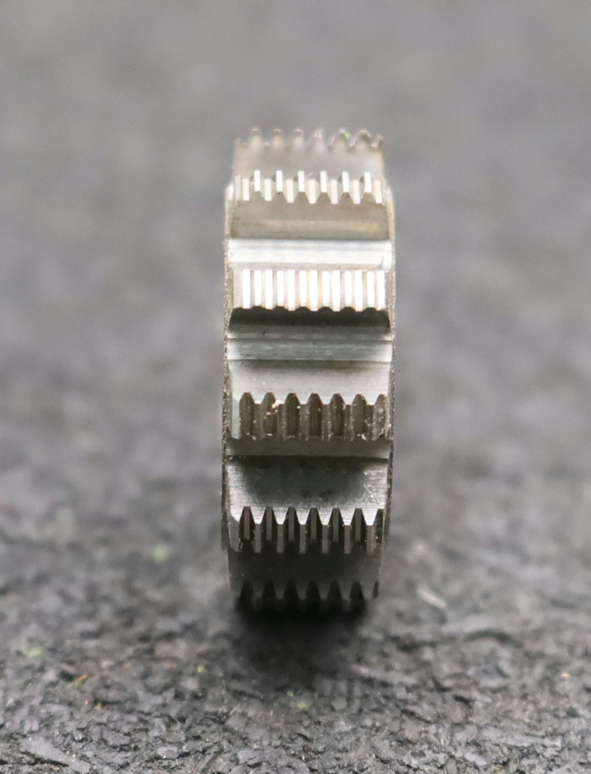 Bild des Artikels IMS-Vollstahl-Wälzfräser-m=-0,33mm-20°-EGW-DIN867-1gg.-Rechts-12-Spannuten