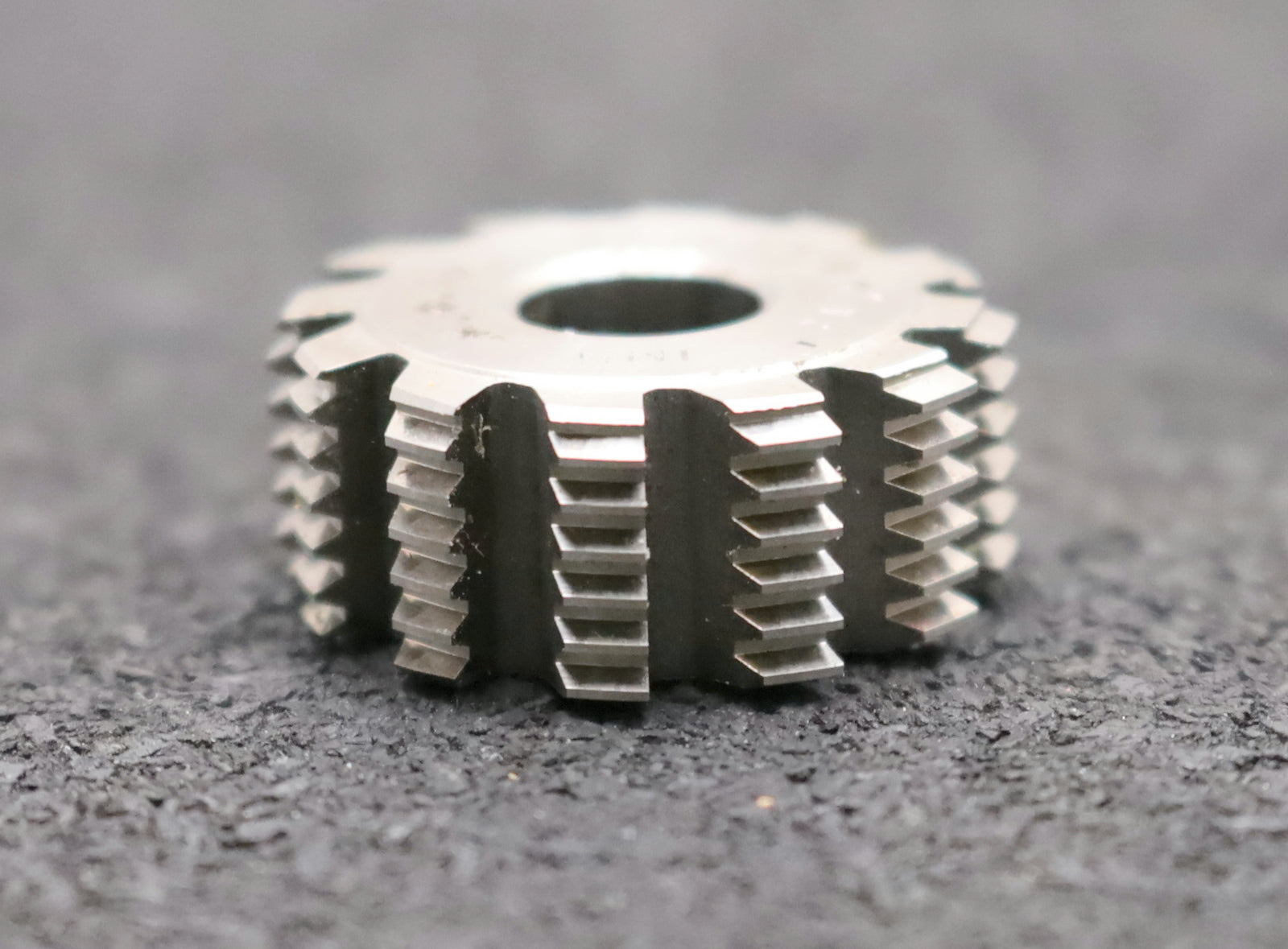 Bild des Artikels IMS-Vollstahl-Wälzfräser-m=-0,475mm-20°-EGW-DIN867-1gg.-Rechts-12-Spannuten