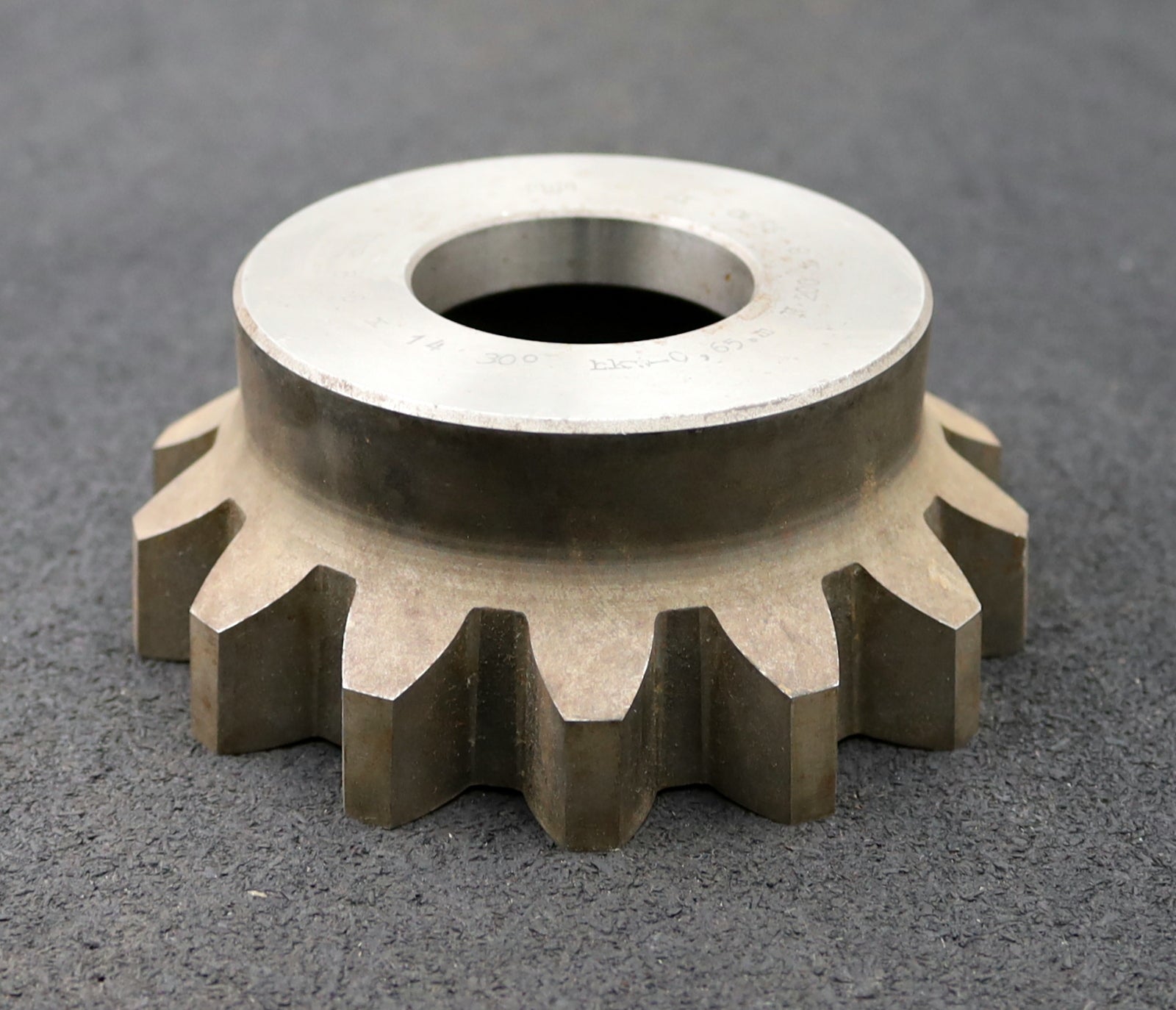 Bild des Artikels PWS-Glockenschneidrad-für-Zahnwellen-DIN5480-m=8mm-EGW-30°-Z=14-Restbreite-17mm