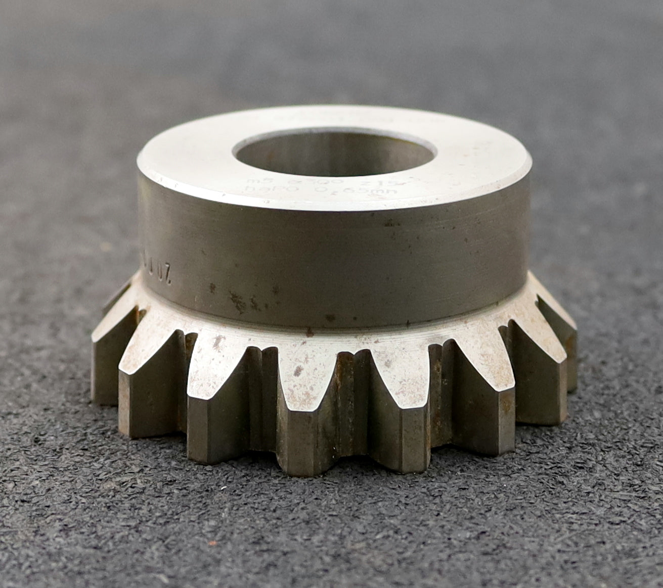 Bild des Artikels LORENZ-Glockenschneidrad-für-Zahnwellen-DIN5480-m=5mm-EGW-30°-Z=15-haP0-0,65mn