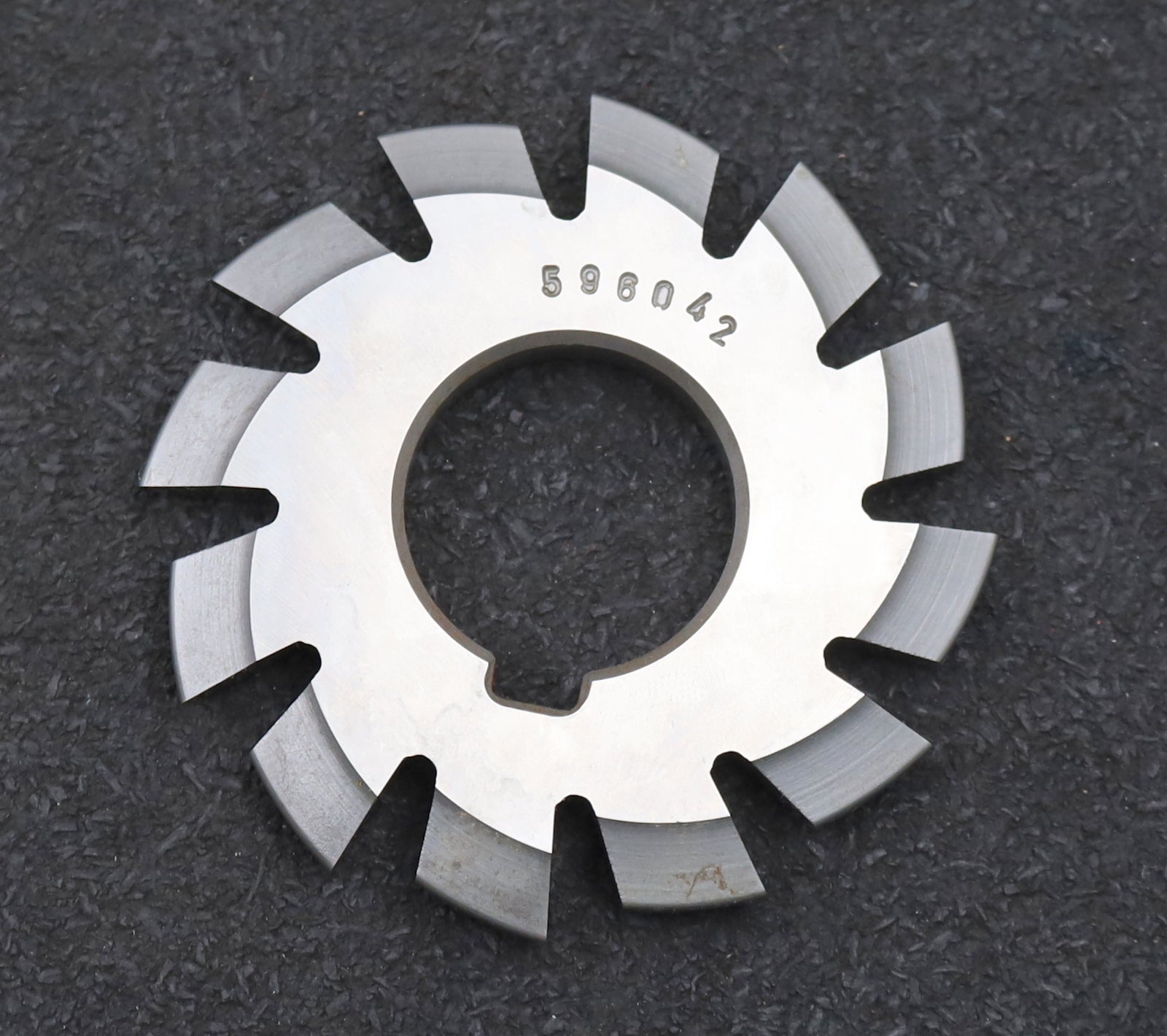 Bild des Artikels DOLD-Zahnformfräser-m=-3mm-No.-8-für-Z=-135-00-EGW-20°-gear-profile-cutter