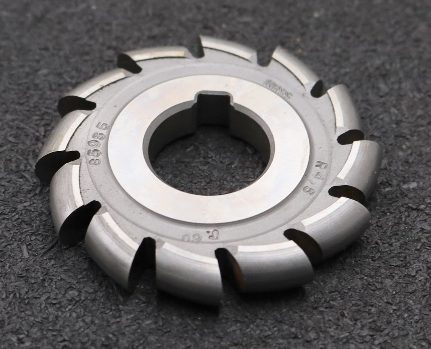 Bild des Artikels DOLD-Halbrund-Formfräser-konvex-Radiusfräser-Radius-4,5mm-Spannwinkel-6°-HSS
