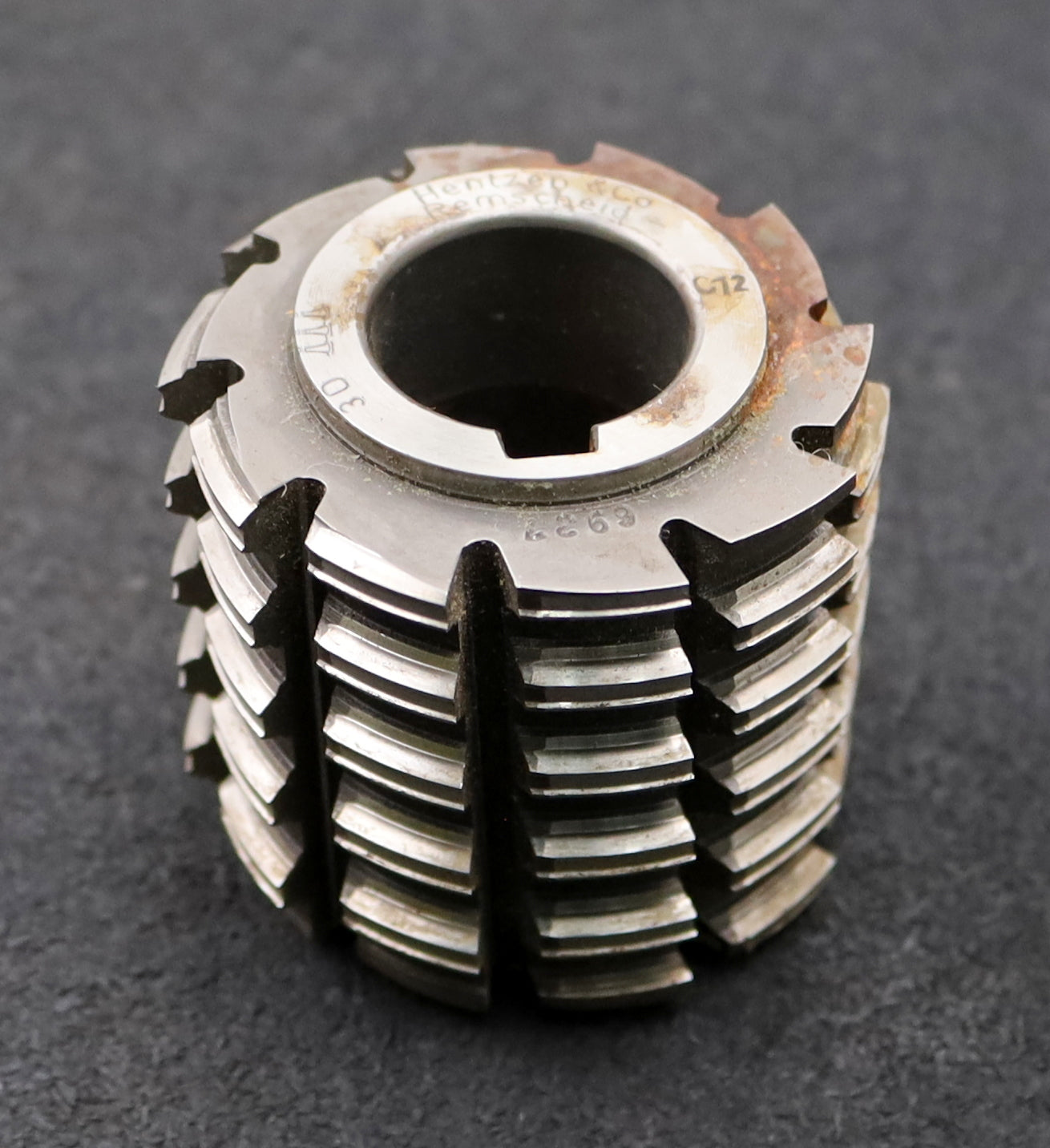 Bild des Artikels HENTZEN-Keilwellen-Wälzfräser-6-Keile-18x22x6mm-mit-Höcker-Ø60x61xØ27mm