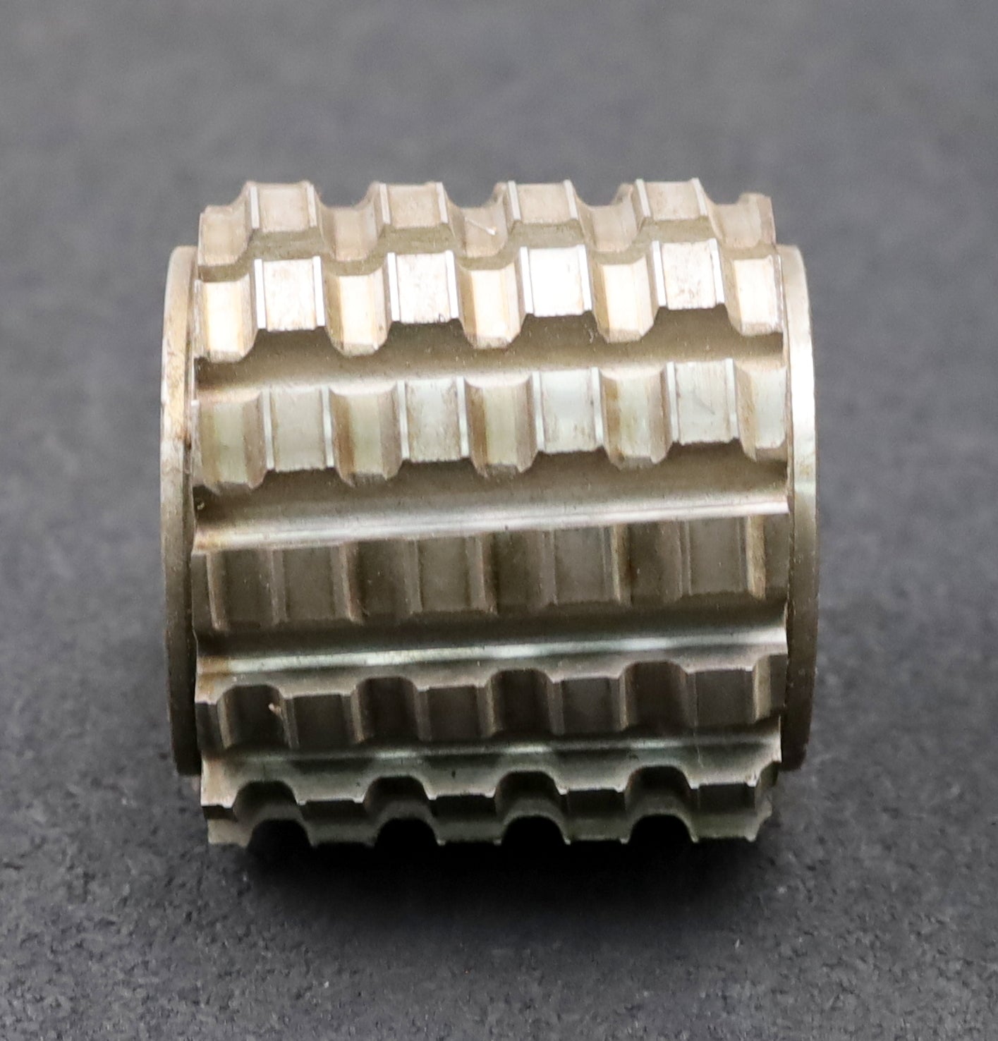 Bild des Artikels FETTE-Keilwellen-Wälzfräser-6-Keile-21,3x25x5,2mm-mit-Höcker-Ø63x61xØ27mm-LKN