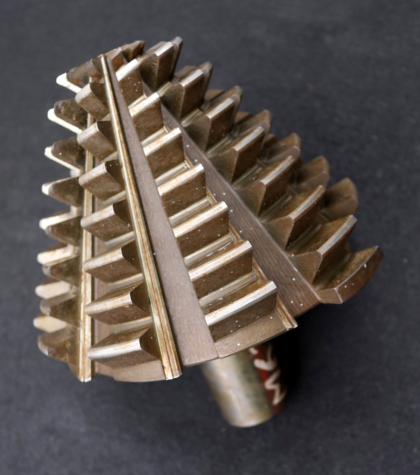 Bild des Artikels KLINGELNBERG-Palloid-Wälzfräser-m=-6,0-EGW-20°-Zahnform-I-1gg.-Re.-WN6-67-114-P