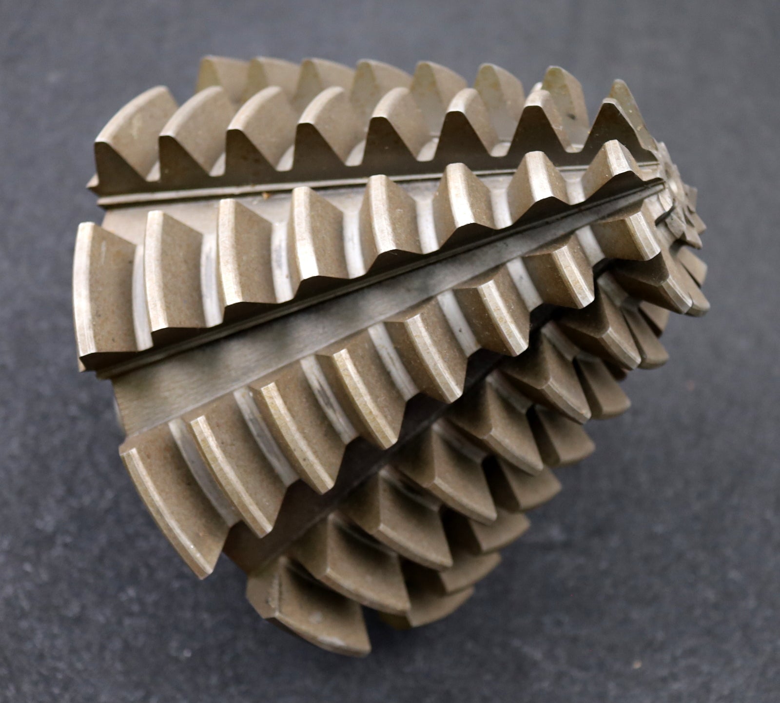 Bild des Artikels KLINGELNBERG-Palloid-Wälzfräser-m=-6,0-EGW-20°-Zahnform-I-1gg.-Links