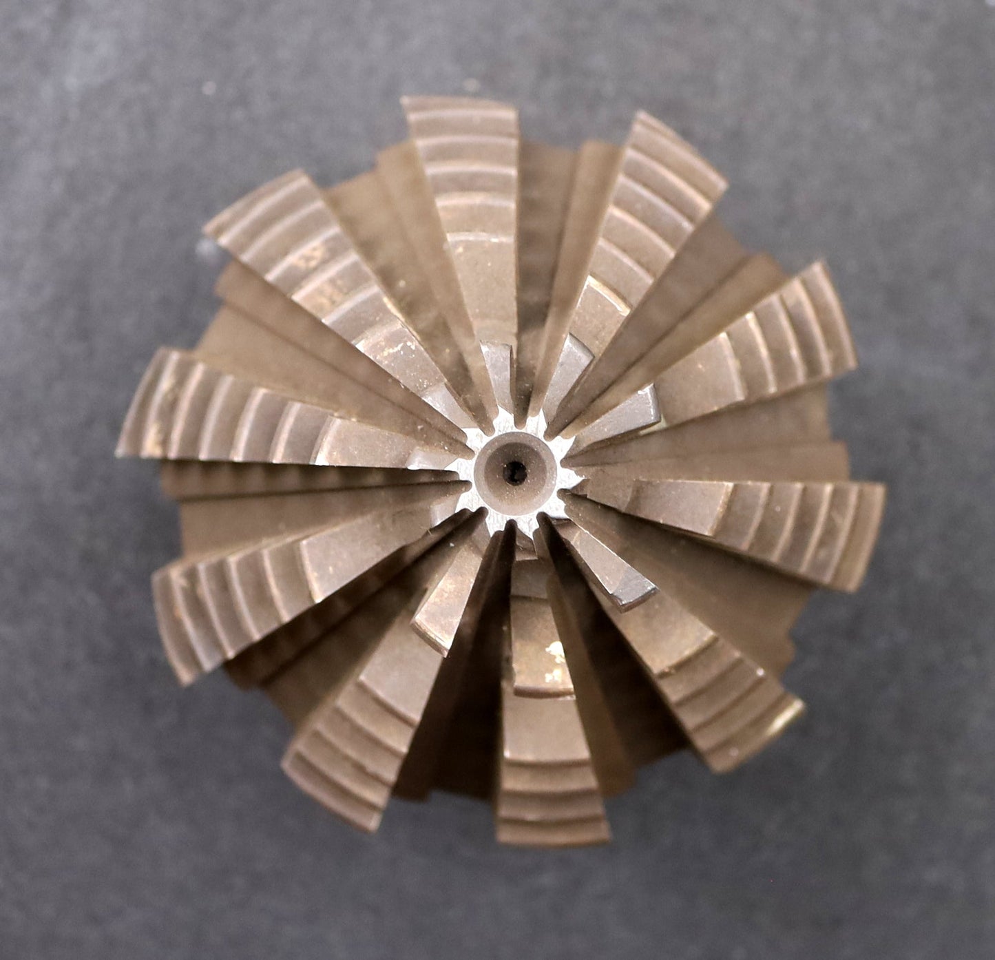 Bild des Artikels KLINGELNBERG-Palloid-Wälzfräser-m=-6,0-EGW-20°-Zahnform-III-1gg.-Re.-WN6-67-95