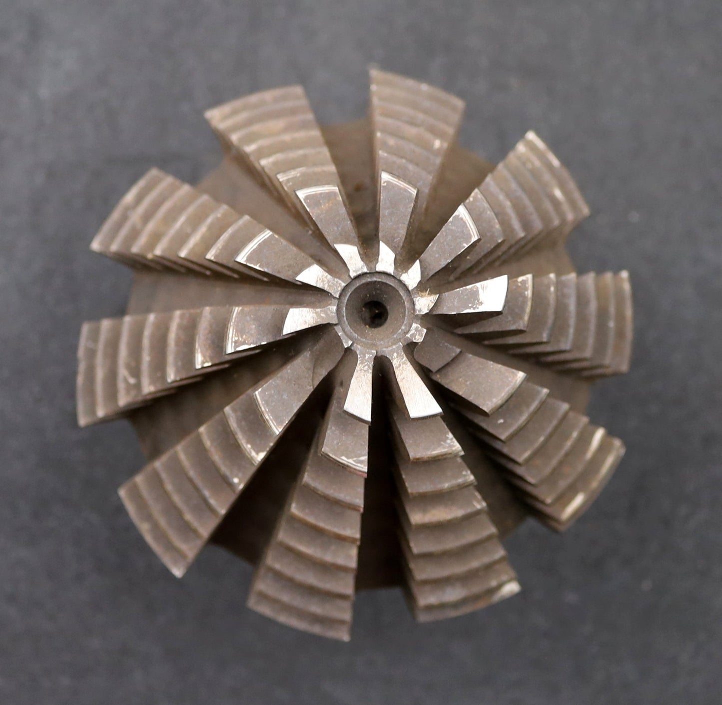 Bild des Artikels KLINGELNBERG-Palloid-Wälzfräser-Form-B-m=-5,0-EGW-20°-Zahnform-I-1gg.-Links