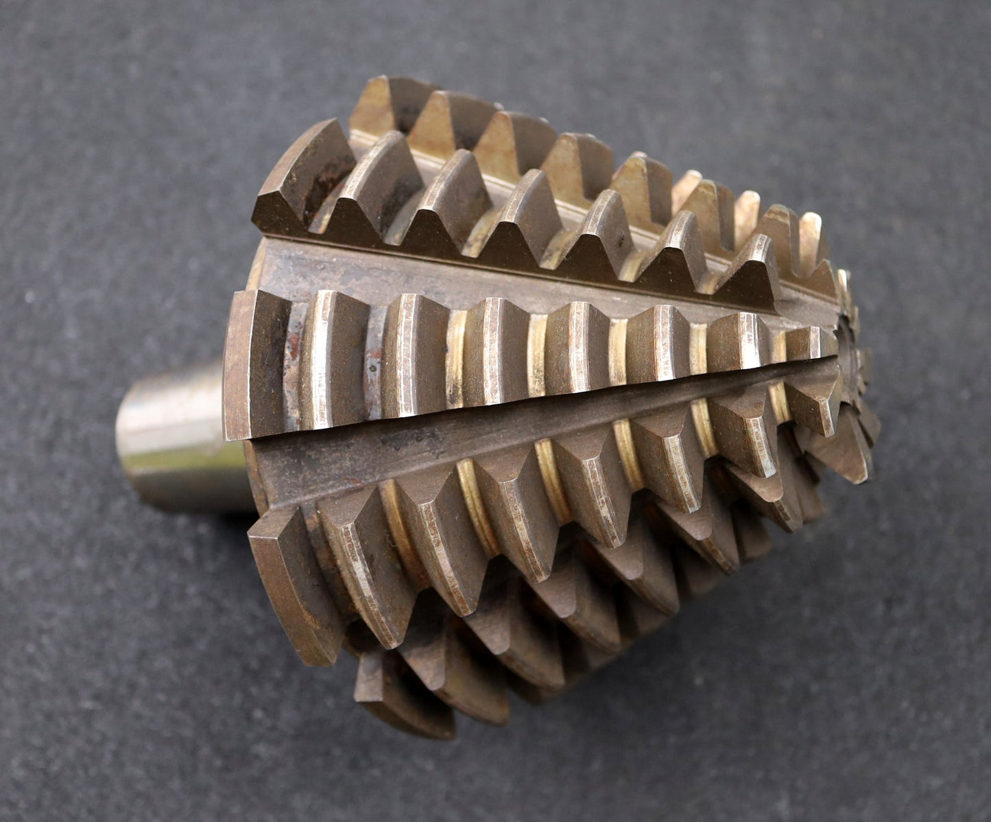 Bild des Artikels KLINGELNBERG-Palloid-Wälzfräser-Form-B-m=-5,0-EGW-20°-Zahnform-I-1gg.-Links