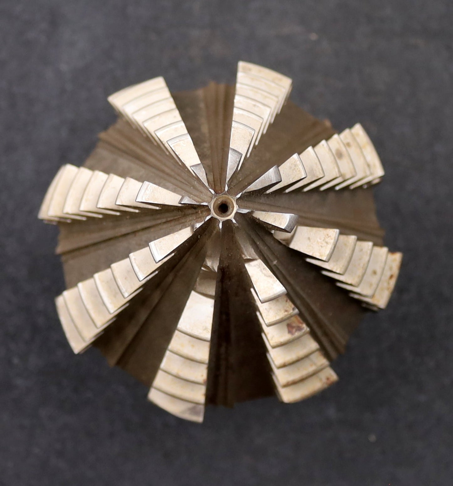 Bild des Artikels KLINGELNBERG-Palloid-Wälzfräser-m=-4,5-EGW-20°-Zahnform-III-1gg.-Rechts-Rest=50%