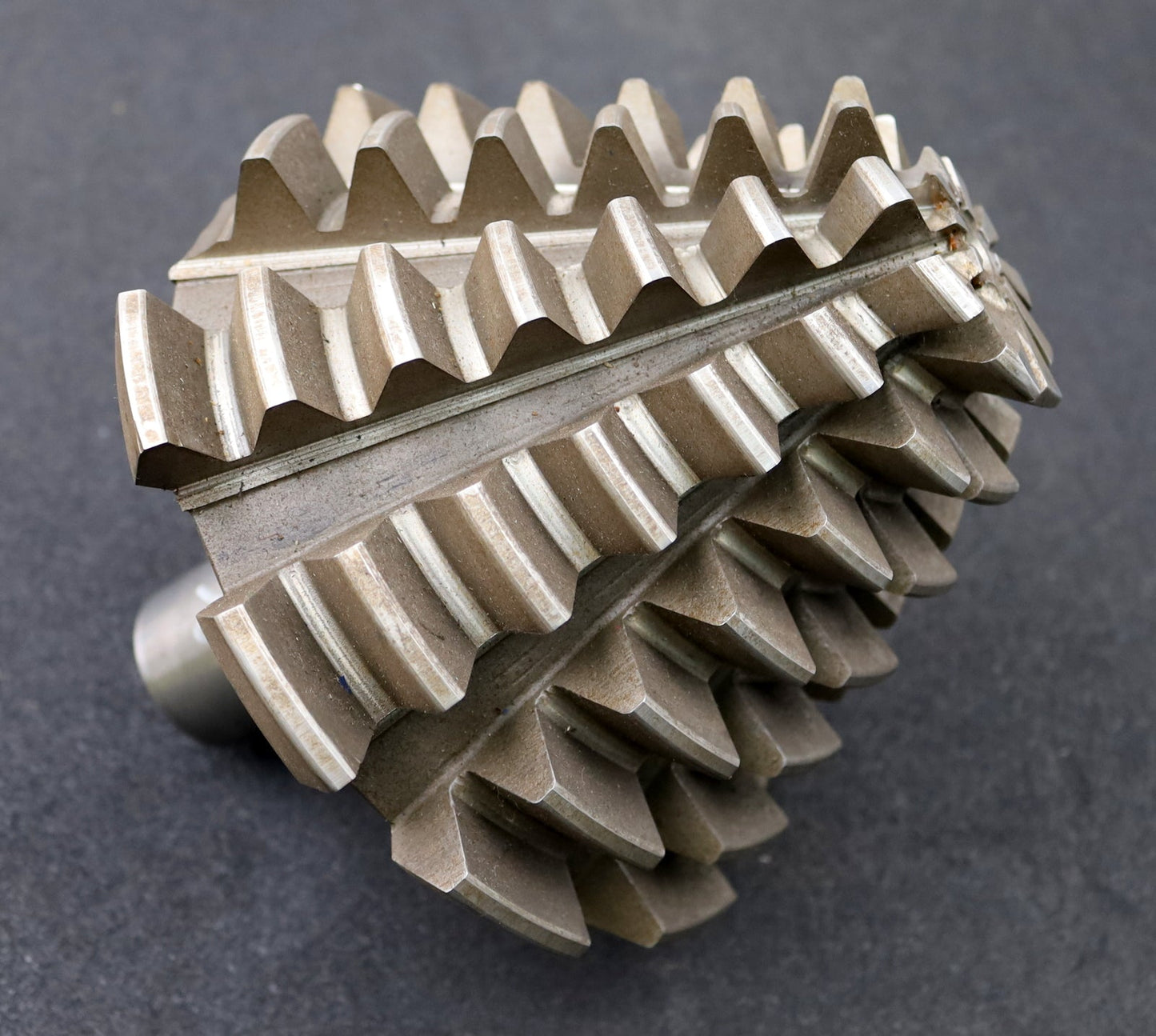 Bild des Artikels KLINGELNBERG-Palloid-Wälzfräser-m=-7-EGW-20°-Zahnform-I-1gg.-Rechts-WN7-29i