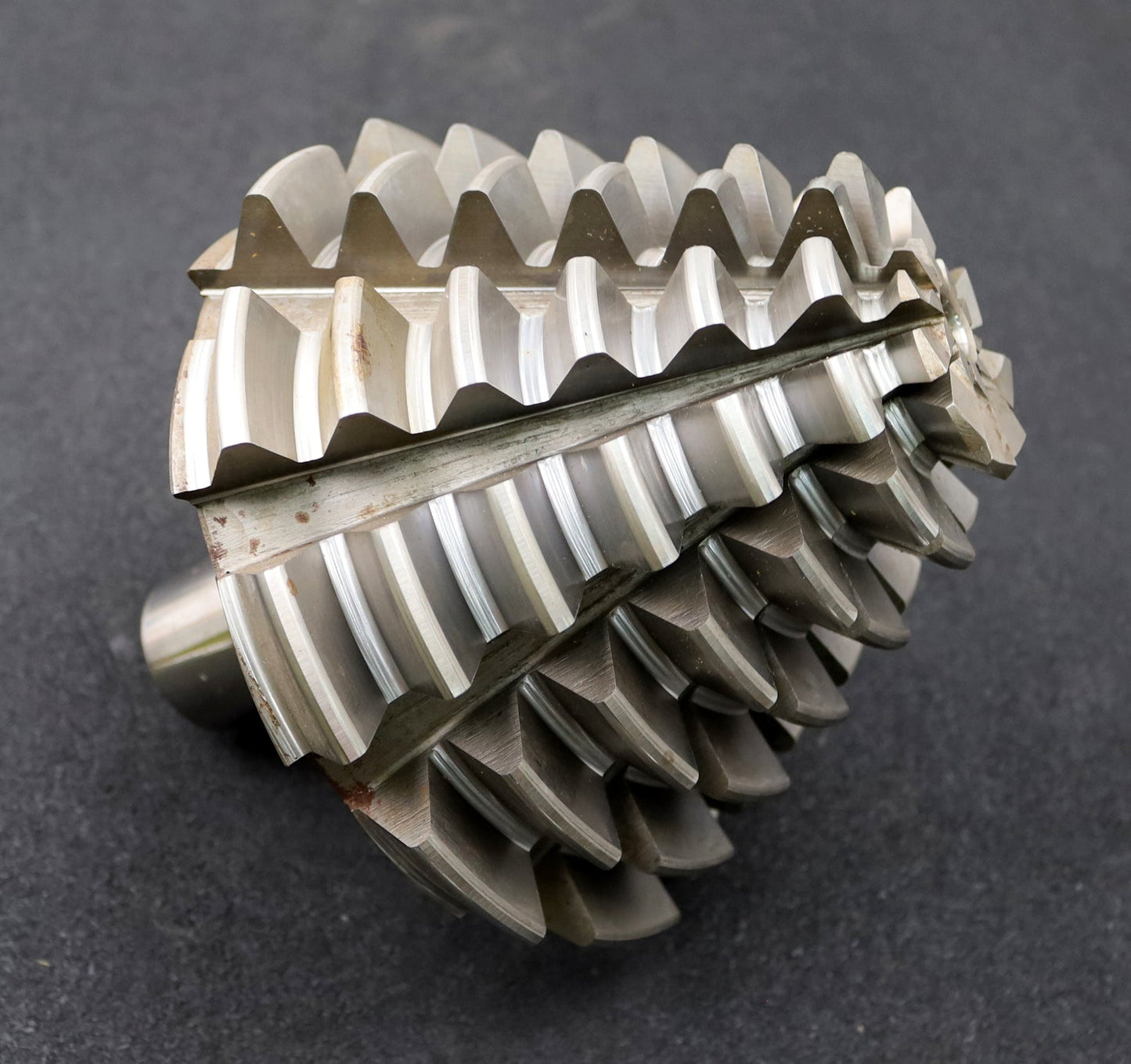 Bild des Artikels KLINGELNBERG-Palloid-Wälzfräser-m=-7-EGW-20°-Zahnform-I-1gg.-Links-Rest=-95%