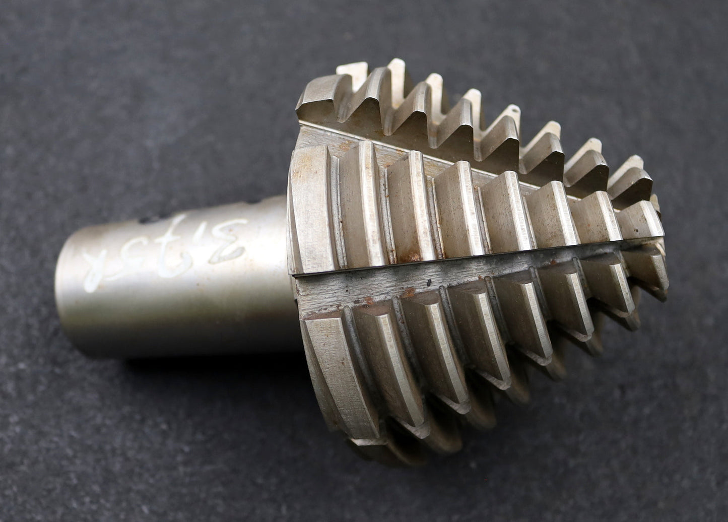 Bild des Artikels KLINGELNBERG-Palloid-Wälzfräser-m=-3,75-EGW-20°-Zahnform-III-1gg.-Re.-HSS