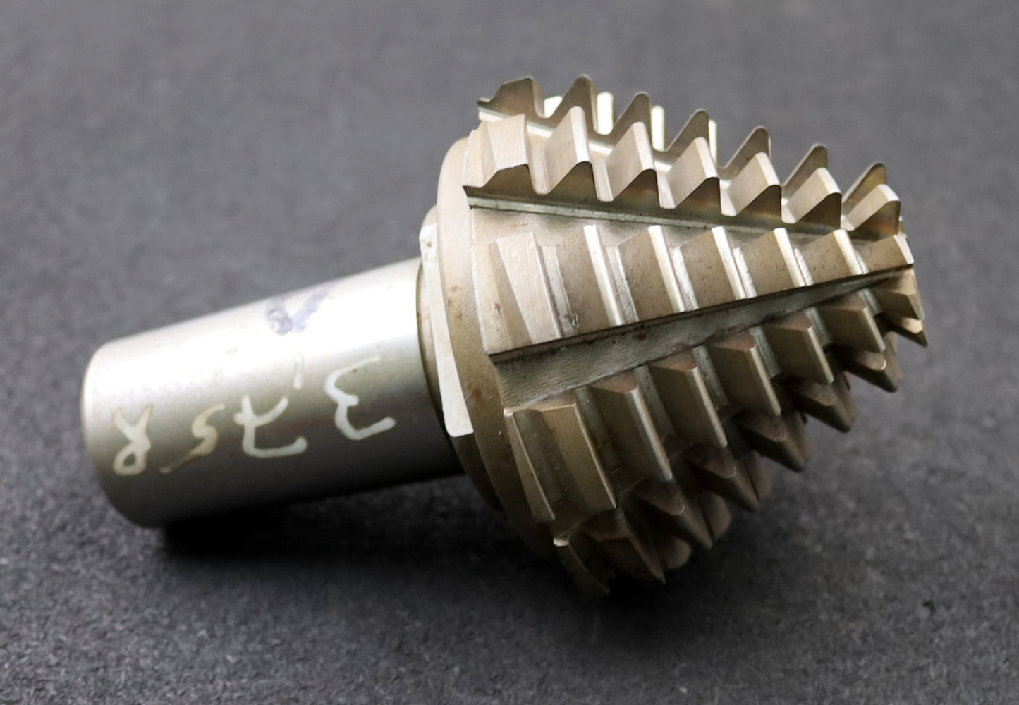 Bild des Artikels KLINGELNBERG-Palloid-Wälzfräser-m=-3,75-EGW-20°-Zahnform-III-1gg.-Re.-Rest=-90%